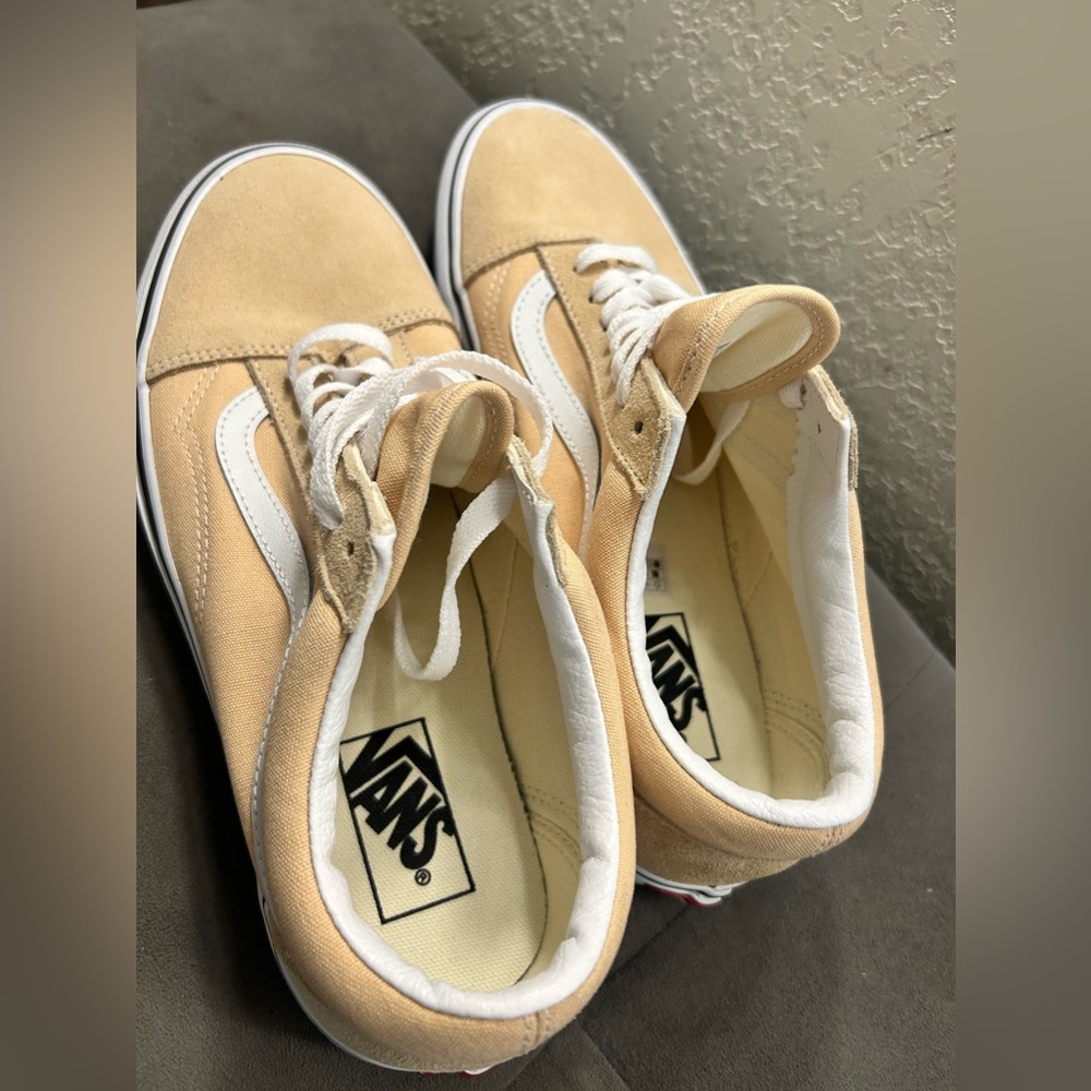 mens 8.5 /womens 10.0 Oldschool vans